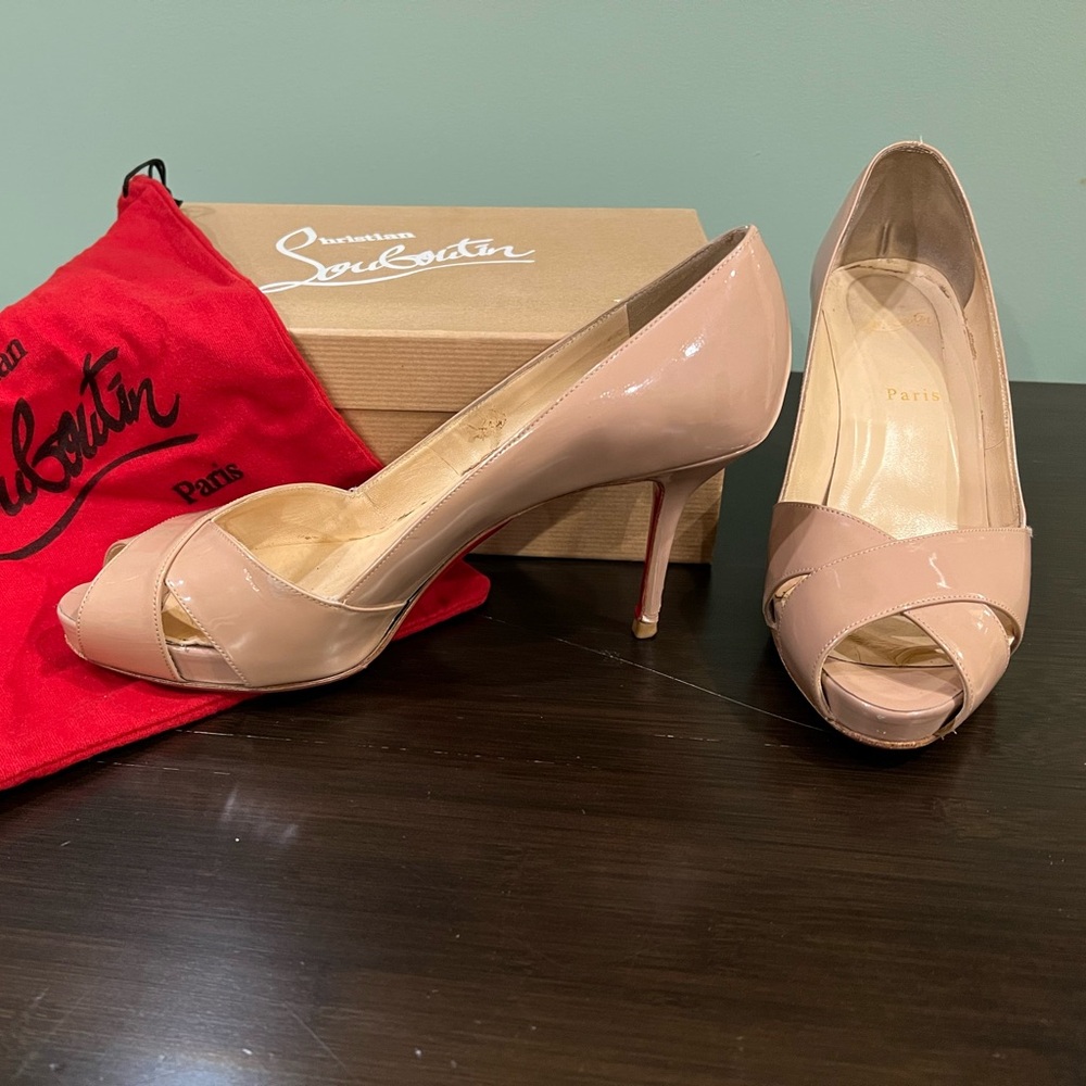 Christian Louboutin Nude Patent Calf Shoes w. Box